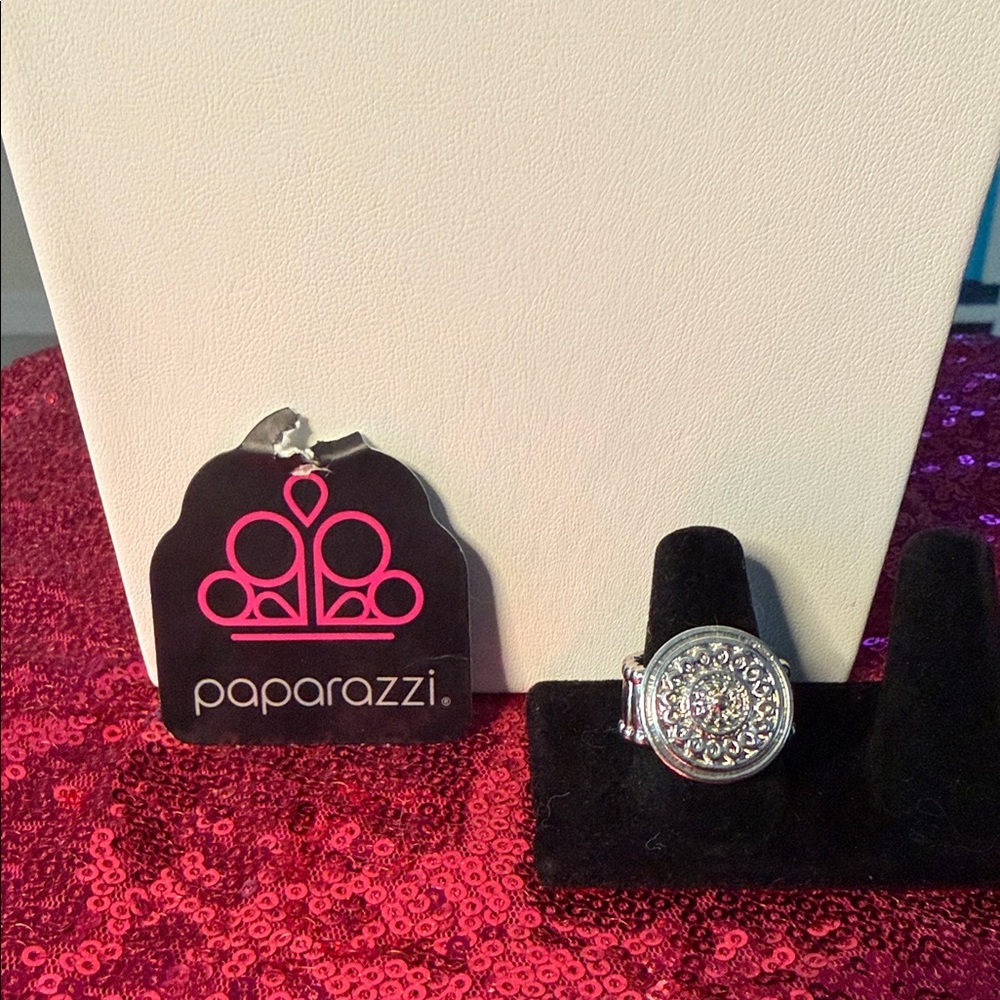Paparazzi Silver Ring with Circular Motif